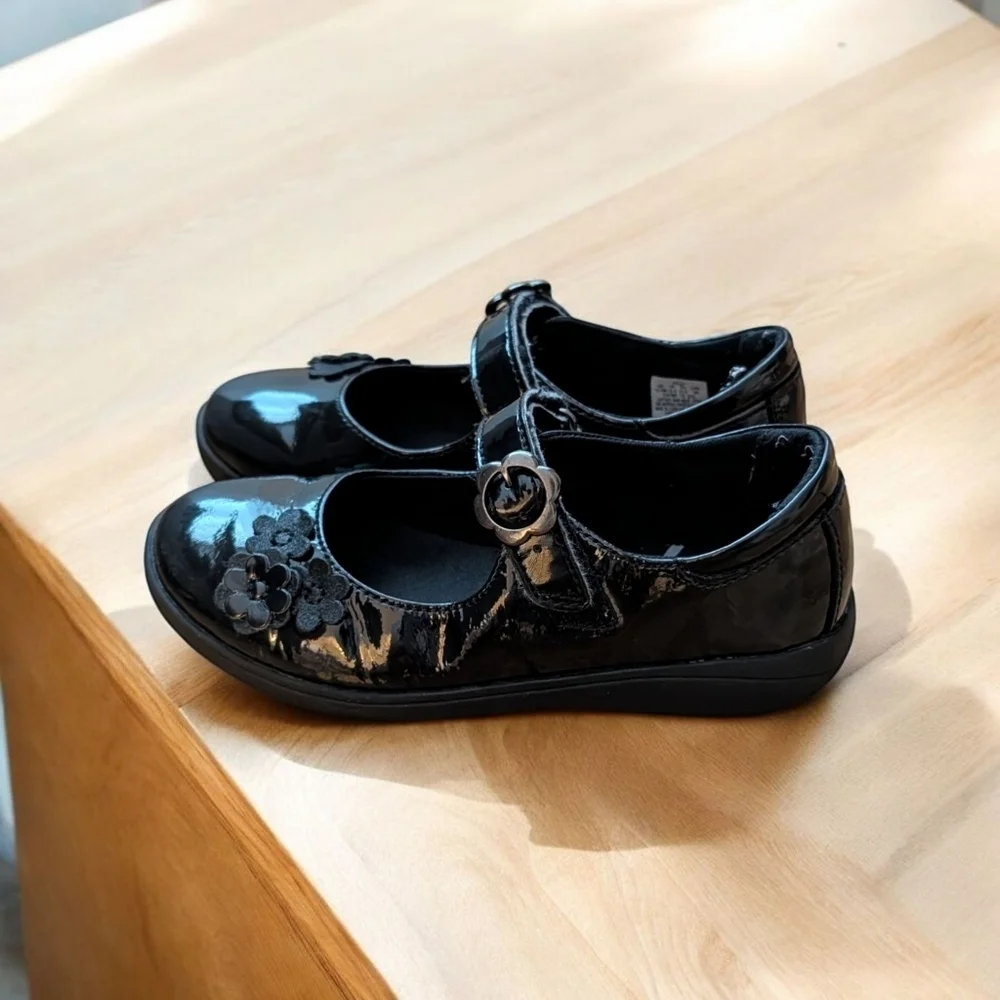 Stride Rite Girls Black Patent Dress Shoes with Floral Accent Size 13.5
